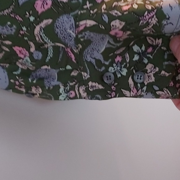 J Crew Collection 100% Silk Animal/Floral Print Button Up Blouse Size 2 - Picture 3 of 6